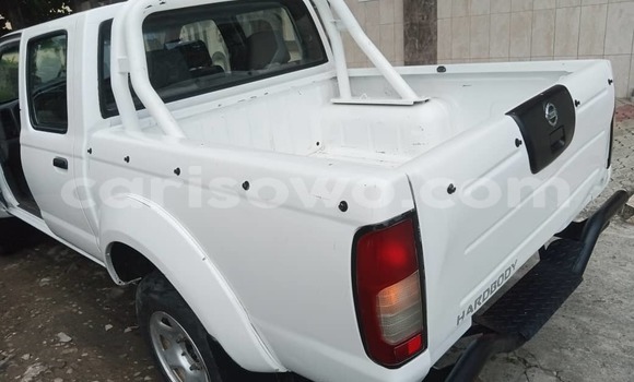 Ra Àlòkù Nissan Hardbody funfun Ọkọ̀ in Cotonou ni Benin Ra Àlòkù Nissan Hardbody funfun Ọkọ̀ in Cotonou ni Benin