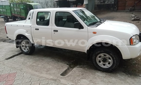 Ra Àlòkù Nissan Hardbody funfun Ọkọ̀ in Cotonou ni Benin Ra Àlòkù Nissan Hardbody funfun Ọkọ̀ in Cotonou ni Benin