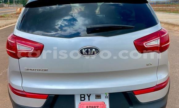 Sayi Na hannu Kia Sportage White Mota in Cotonou a Benin