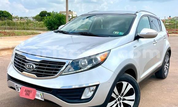 Ra Àlòkù Kia Sportage funfun Ọkọ̀ in Cotonou ni Benin Ra Àlòkù Kia Sportage funfun Ọkọ̀ in Cotonou ni Benin