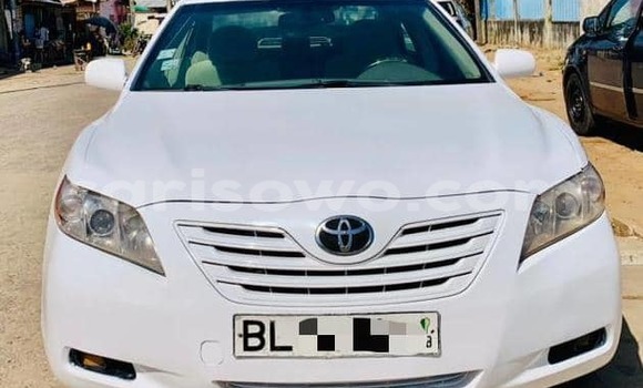 Buy Used Toyota Camry White Car in Cotonou in Benign