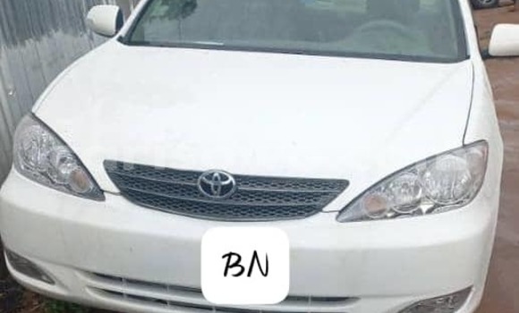 Sayi Na hannu Toyota Camry White Mota in Cotonou a Benin