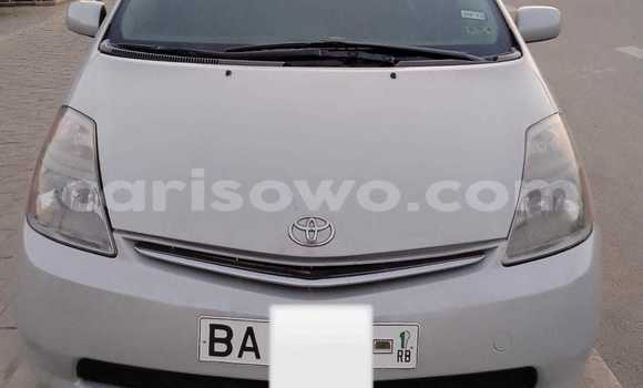 Sayi Na hannu Toyota Prius White Mota in Cotonou a Benin