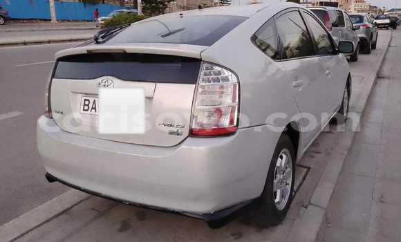 Ra Àlòkù Toyota Prius funfun Ọkọ̀ in Cotonou ni Benin Ra Àlòkù Toyota Prius funfun Ọkọ̀ in Cotonou ni Benin