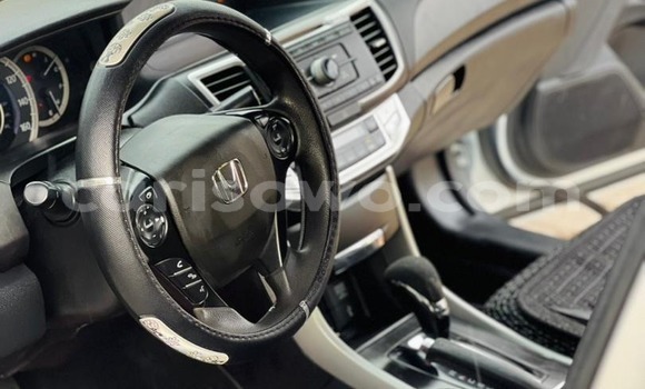Acheter Occasion Voiture Honda Accord Blanc à Abomey, Benin Acheter Occasion Voiture Honda Accord Blanc à Abomey, Benin