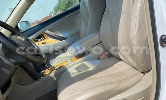 Ra Àlòkù Toyota Camry funfun Ọkọ̀ in Cotonou ni Benin Ra Àlòkù Toyota Camry funfun Ọkọ̀ in Cotonou ni Benin