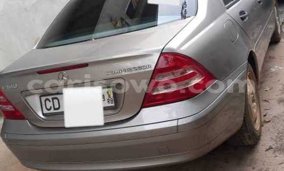 Sayi Na hannu Mercedes-Benz C180 coupe Azurfa Mota in Cotonou a Benin
