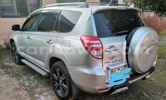 Sayi Na hannu Toyota RAV4 Azurfa Mota in Cotonou a Benin