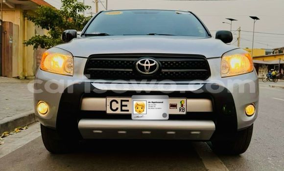 Sayi Na hannu Toyota RAV4 Azurfa Mota in Cotonou a Benin Sayi Na hannu Toyota RAV4 Azurfa Mota in Cotonou a Benin