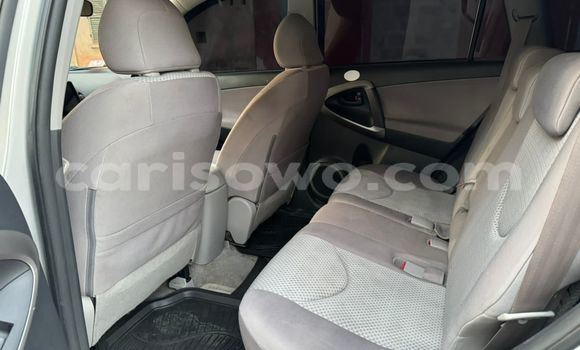 Sayi Na hannu Toyota RAV4 Azurfa Mota in Cotonou a Benin Sayi Na hannu Toyota RAV4 Azurfa Mota in Cotonou a Benin