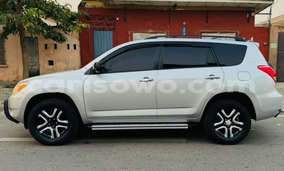 Sayi Na hannu Toyota RAV4 Azurfa Mota in Cotonou a Benin Sayi Na hannu Toyota RAV4 Azurfa Mota in Cotonou a Benin