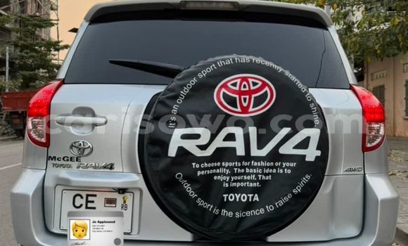 Sayi Na hannu Toyota RAV4 Azurfa Mota in Cotonou a Benin Sayi Na hannu Toyota RAV4 Azurfa Mota in Cotonou a Benin