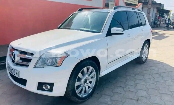 Buy Used Mercedes-Benz GLK–Class White Car in Cotonou in Benign