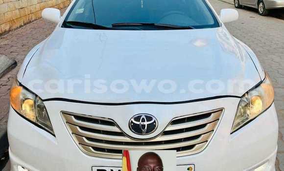 Ra Àlòkù Toyota Camry funfun Ọkọ̀ in Cotonou ni Benin