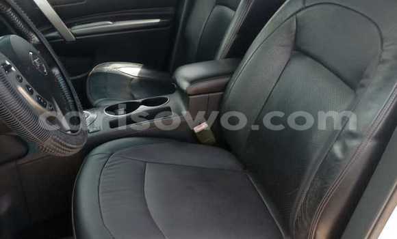 Ra Àlòkù Nissan Rogue funfun Ọkọ̀ in Cotonou ni Benin Ra Àlòkù Nissan Rogue funfun Ọkọ̀ in Cotonou ni Benin