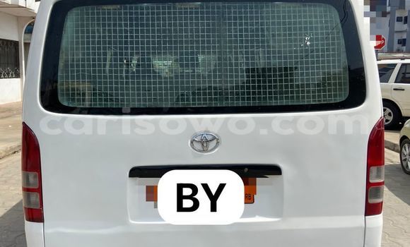 Ra Àlòkù Toyota Hiace funfun Ọkọ̀ in Cotonou ni Benin Ra Àlòkù Toyota Hiace funfun Ọkọ̀ in Cotonou ni Benin