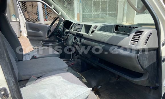 Ra Àlòkù Toyota Hiace funfun Ọkọ̀ in Cotonou ni Benin Ra Àlòkù Toyota Hiace funfun Ọkọ̀ in Cotonou ni Benin