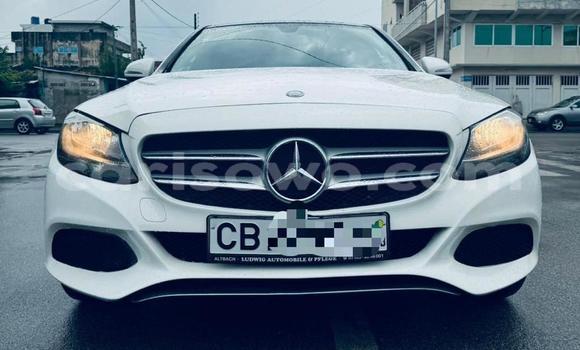 Sayi Na hannu Mercedes-Benz C–Class White Mota in Cotonou a Benin Sayi Na hannu Mercedes-Benz C–Class White Mota in Cotonou a Benin