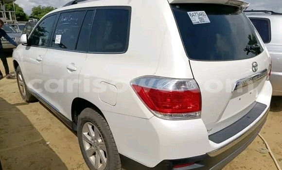 Sayi Na hannu Toyota Highlander White Mota in Cotonou a Benin Sayi Na hannu Toyota Highlander White Mota in Cotonou a Benin