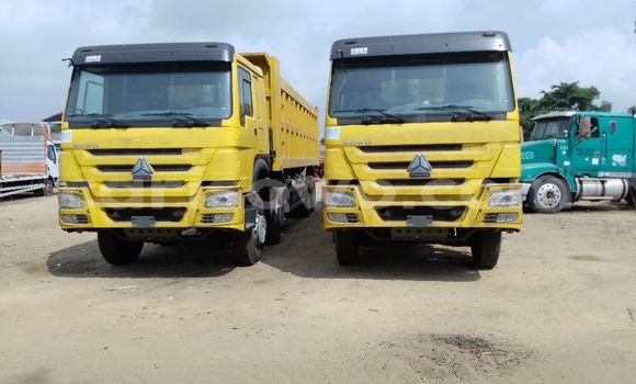 Acheter Import Utilitaire Mercedes‒Benz Truck Rouge à Cotonou, Benin