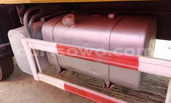 Ra Imported Mercedes‒Benz Truck Red Ọkọ̀ akẹ́rù ńlá in Cotonou ni Benin Ra Imported Mercedes‒Benz Truck Red Ọkọ̀ akẹ́rù ńlá in Cotonou ni Benin