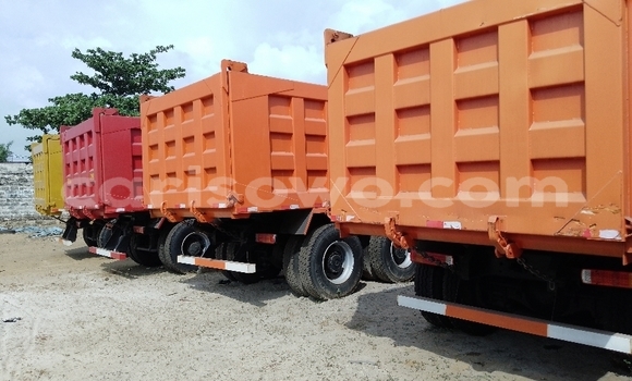 Acheter Import Utilitaire DAF CF Rouge à Cotonou, Benin Acheter Import Utilitaire DAF CF Rouge à Cotonou, Benin