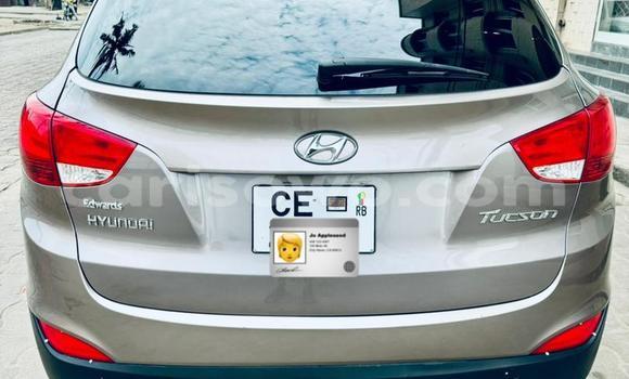 Sayi Na hannu Hyundai Tucson Azurfa Mota in Cotonou a Benin Sayi Na hannu Hyundai Tucson Azurfa Mota in Cotonou a Benin