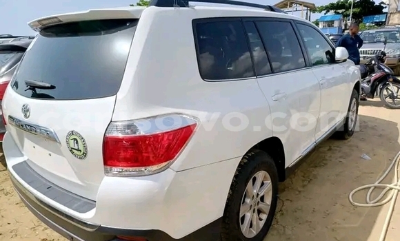 Acheter Occasion Voiture Toyota Highlander Blanc à Cotonou, Benin Acheter Occasion Voiture Toyota Highlander Blanc à Cotonou, Benin