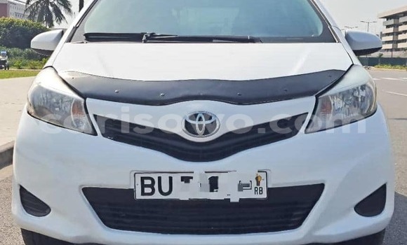 Ra Àlòkù Toyota Yaris funfun Ọkọ̀ in Cotonou ni Benin Ra Àlòkù Toyota Yaris funfun Ọkọ̀ in Cotonou ni Benin