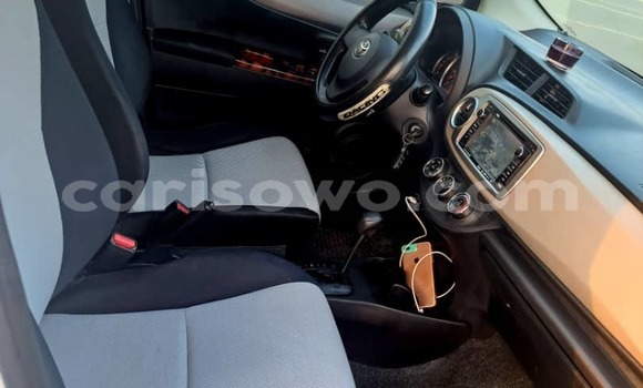 Ra Àlòkù Toyota Yaris funfun Ọkọ̀ in Cotonou ni Benin Ra Àlòkù Toyota Yaris funfun Ọkọ̀ in Cotonou ni Benin