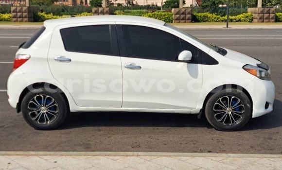 Ra Àlòkù Toyota Yaris funfun Ọkọ̀ in Cotonou ni Benin Ra Àlòkù Toyota Yaris funfun Ọkọ̀ in Cotonou ni Benin