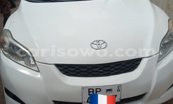 Sayi Na hannu Toyota Matrix White Mota in Cotonou a Benin