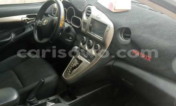 Ra Àlòkù Toyota Matrix funfun Ọkọ̀ in Cotonou ni Benin Ra Àlòkù Toyota Matrix funfun Ọkọ̀ in Cotonou ni Benin