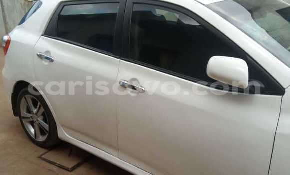 Ra Àlòkù Toyota Matrix funfun Ọkọ̀ in Cotonou ni Benin Ra Àlòkù Toyota Matrix funfun Ọkọ̀ in Cotonou ni Benin