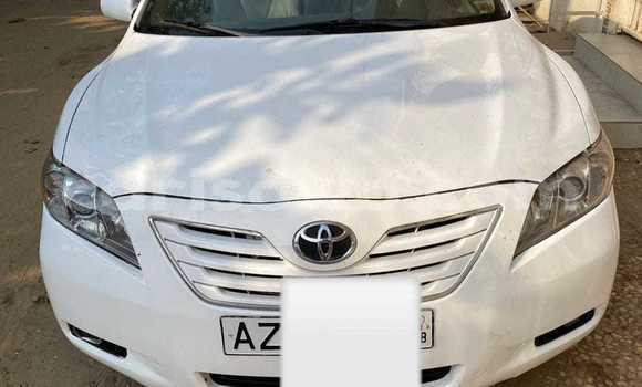 Ra Àlòkù Toyota Camry funfun Ọkọ̀ in Cotonou ni Benin