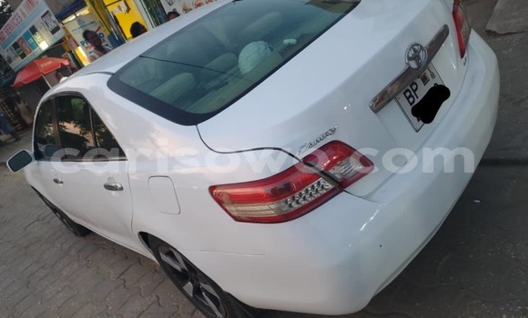 Ra Àlòkù Toyota Camry funfun Ọkọ̀ in Cotonou ni Benin Ra Àlòkù Toyota Camry funfun Ọkọ̀ in Cotonou ni Benin