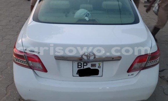Ra Àlòkù Toyota Camry funfun Ọkọ̀ in Cotonou ni Benin Ra Àlòkù Toyota Camry funfun Ọkọ̀ in Cotonou ni Benin
