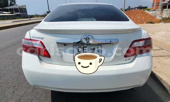 Sayi Na hannu Toyota Camry White Mota in Cotonou a Benin Sayi Na hannu Toyota Camry White Mota in Cotonou a Benin