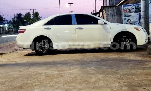 Sayi Na hannu Toyota Camry White Mota in Cotonou a Benin Sayi Na hannu Toyota Camry White Mota in Cotonou a Benin