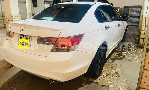 Sayi Na hannu Honda Accord White Mota in Cotonou a Benin Sayi Na hannu Honda Accord White Mota in Cotonou a Benin