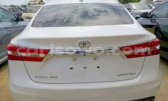 Acheter Occasion Voiture Toyota Avalon Blanc à Cotonou, Benin