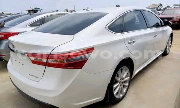 Sayi Na hannu Toyota Avalon White Mota in Cotonou a Benin Sayi Na hannu Toyota Avalon White Mota in Cotonou a Benin