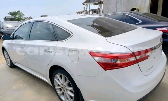 Sayi Na hannu Toyota Avalon White Mota in Cotonou a Benin Sayi Na hannu Toyota Avalon White Mota in Cotonou a Benin