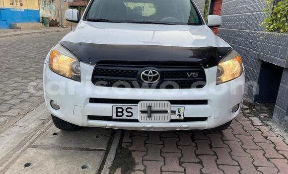 Acheter Occasion Voiture Toyota RAV4 Blanc à Cotonou, Benin Acheter Occasion Voiture Toyota RAV4 Blanc à Cotonou, Benin