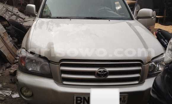 Ra Àlòkù Toyota Highlander Silver Ọkọ̀ in Cotonou ni Benin Ra Àlòkù Toyota Highlander Silver Ọkọ̀ in Cotonou ni Benin