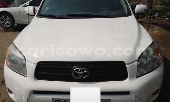 Sayi Na hannu Toyota RAV4 White Mota in Cotonou a Benin Sayi Na hannu Toyota RAV4 White Mota in Cotonou a Benin