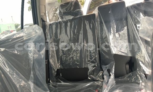 Ra Tuntun Toyota Land Cruiser Prado funfun Ọkọ̀ in Cotonou ni Benin Ra Tuntun Toyota Land Cruiser Prado funfun Ọkọ̀ in Cotonou ni Benin