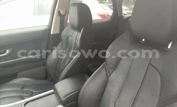 Ra Àlòkù Land Rover Range Rover Evoque funfun Ọkọ̀ in Cotonou ni Benin Ra Àlòkù Land Rover Range Rover Evoque funfun Ọkọ̀ in Cotonou ni Benin