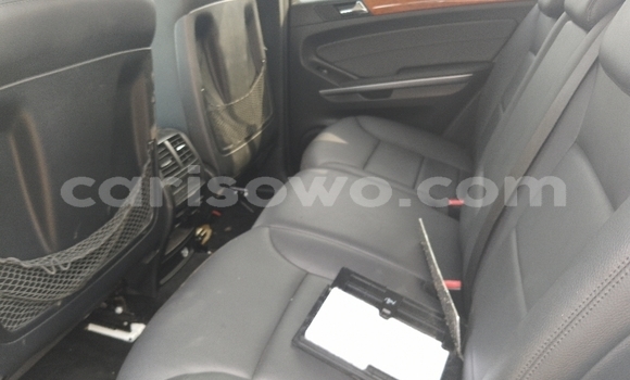 Acheter Occasion Voiture Mercedes-Benz ML–Class Blanc à Cotonou, Benin Acheter Occasion Voiture Mercedes-Benz ML–Class Blanc à Cotonou, Benin