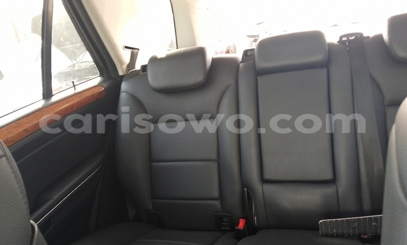 Acheter Occasion Voiture Mercedes-Benz ML–Class Blanc à Cotonou, Benin Acheter Occasion Voiture Mercedes-Benz ML–Class Blanc à Cotonou, Benin